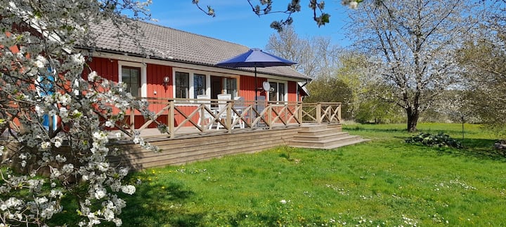 Cozy Cottage With Wood Fire And Large Garden - Borgholm