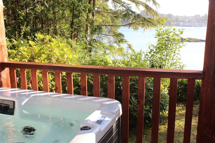 Romantic Cove Room - Ocean View, Queen Bed, & Private Hot Tub - Vancouver Island