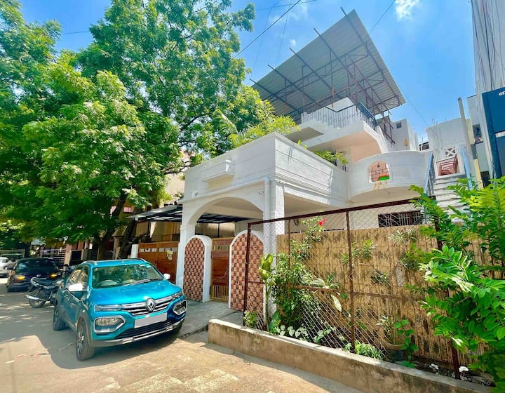 Garden Villa  6 Bhk Designer Bungalow In Mogappair - Chennai