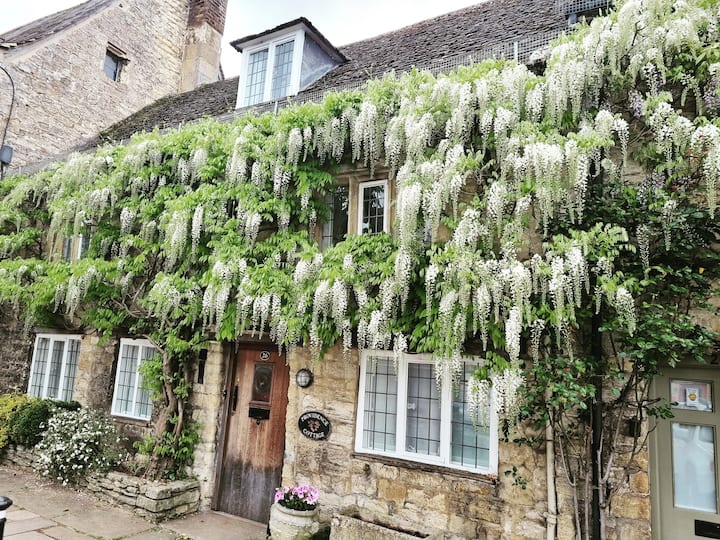 Charming 5-bedroom 17th Century Cotswold Cottage - Burford
