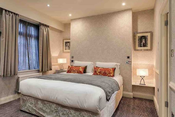2 Bed/2 Bath Luxury Entire Flat, Sky Tv, Air Con - 馬里波恩