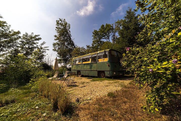 Romantischer Bus In Der Natur - Louhans
