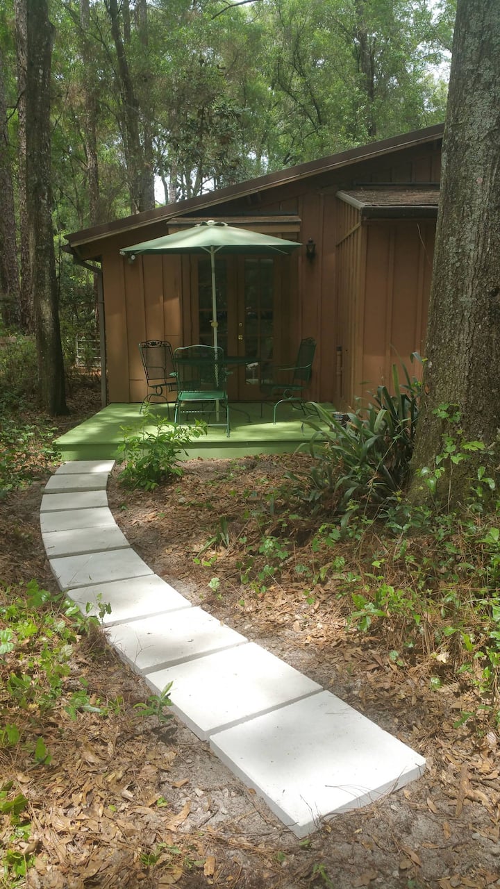 Little Cottage In The Woods - DeLand, FL