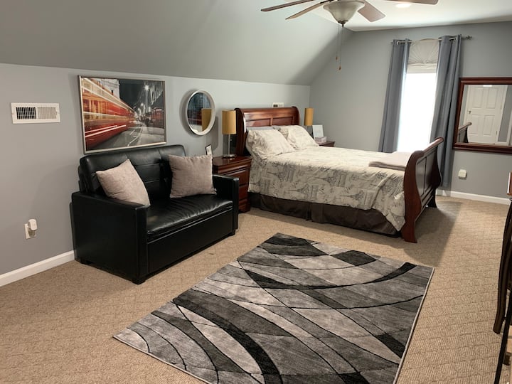 Welcome To Cozy Renovated 2nd Story Guest Room. - Dalton, GA