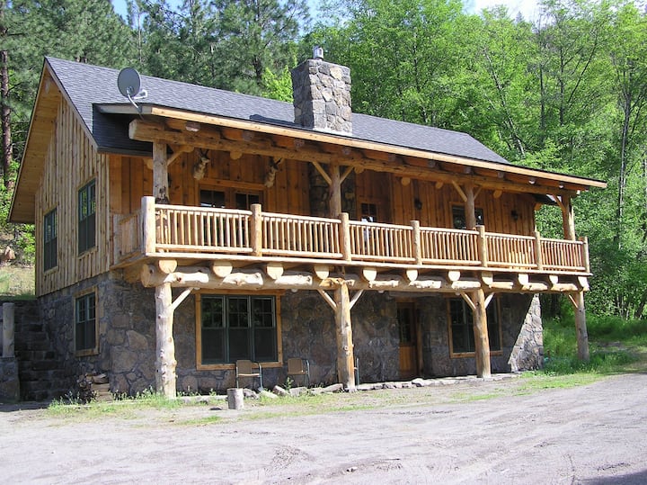 Unique Lodge On Private White River - Maupin, OR