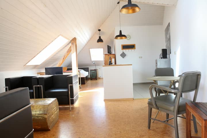 Light Rooms, High Ceilings, High Quality Furnished - Frankfurt Sur Le Main