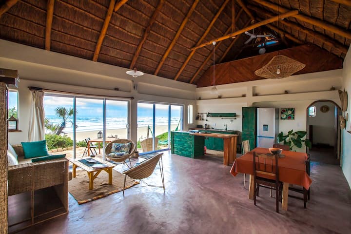 Pura Vida Tofo Beach House - Mozambique