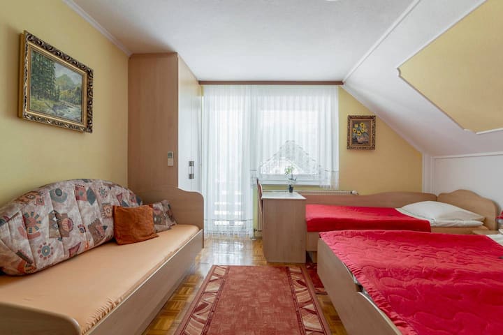 Room For 3 Or 4 Person (Rooms&apartm Jana Nr.1) - Vodice, Slovenija
