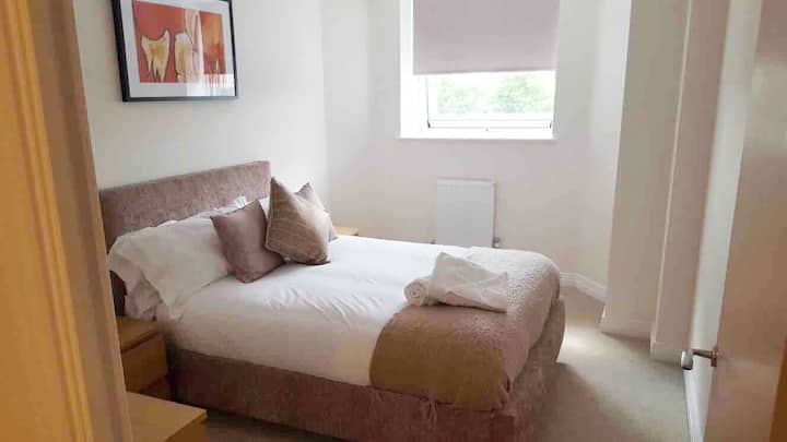 Professional Luxury Two Bedroom In Stevenage - スティーブニッジ