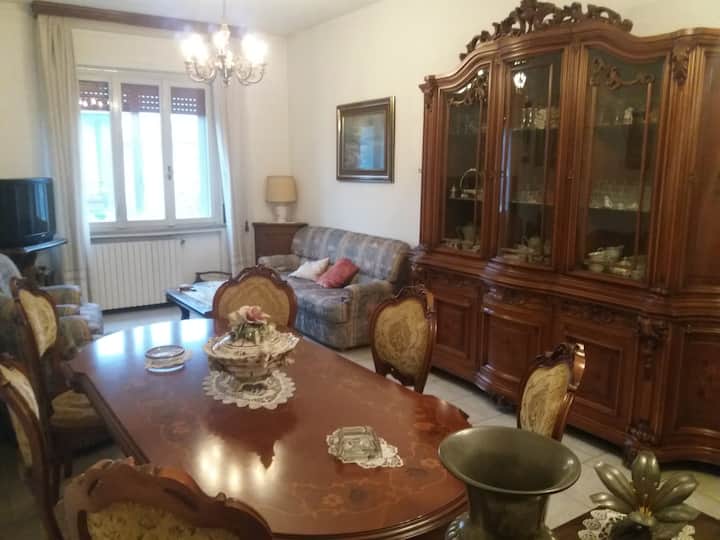 Appartamento Classico Con 2 Camere E 2 Balconi - Piacenza