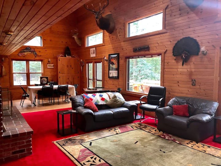 Premier, Secluded Lodge - Perfect Getaway Retreat! - Baldwin, MI