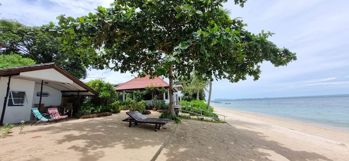 B3: Beachfront Classical Bungalow With Ensuite - Ko Samui, Thailand