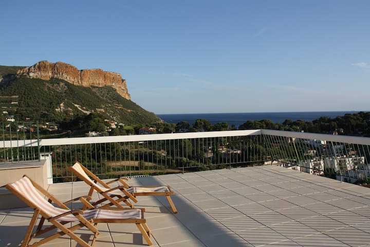 Very Nice And Comfortable Apartment With A Magnificent View Of Cassis Bay - Cassis