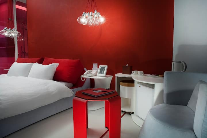La Palette熾熱紅色精緻雙人房-調色盤築夢會館 - Luodong