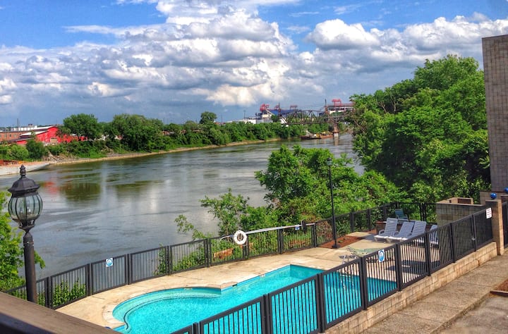 !!Downtown Condo With Great Pool And View!! 84 - Nashville, TN