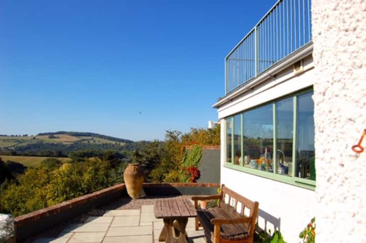 Stunning Views And A Wood Fired Hot Tub - Forest of Dean
