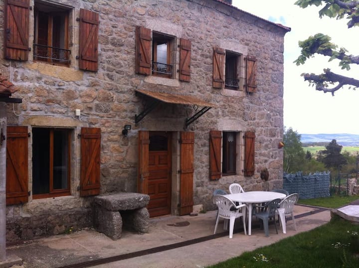 Maison Typique Lozérienne - Lac de Naussac