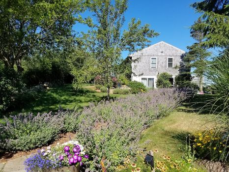 Looking for a vacation rental in Block Island, RI? Try cozycozy