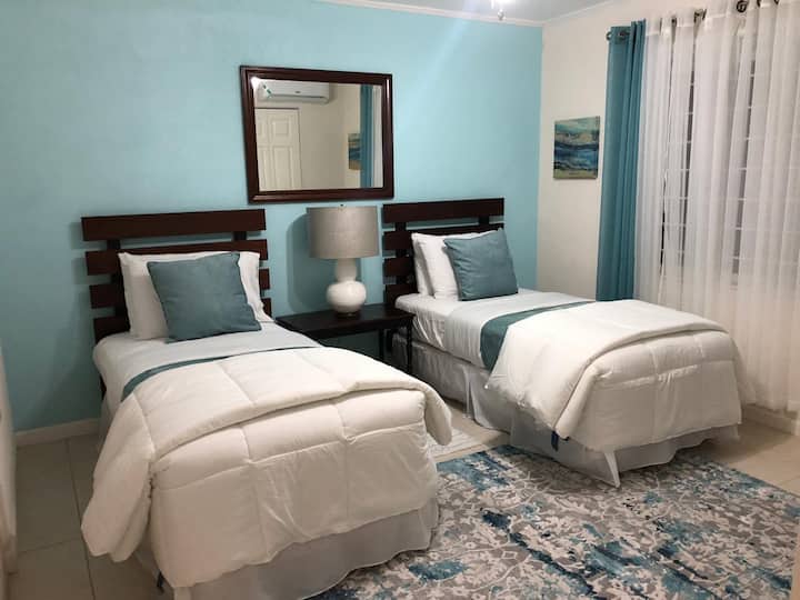 Serenity At Chatham - Twin Suite - Montego Bay