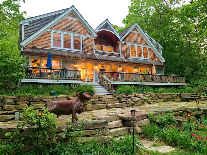 Spacious Lakefront Home On Private Lake - Quaddick Reservoir, CT