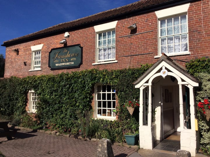 Farmhouse Inn, Southwick, Trowbridge, Wiltshire 1 - Melksham