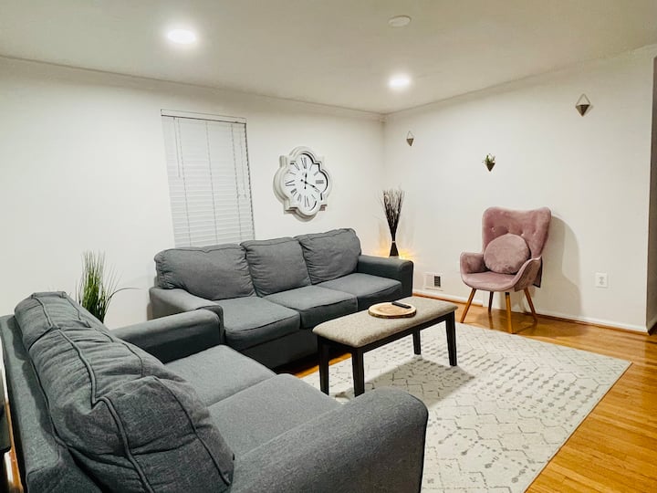 Cozy Family Home W/ The Best Check-in/-out Times! - Ashburn, VA