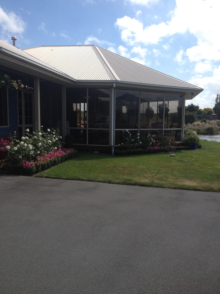 Halston Hall Is In A Country Lakeside Setting - Ashburton, New Zealand