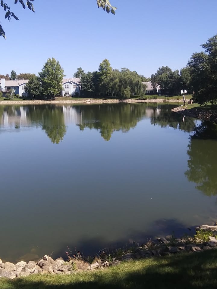 Condo On Sandpiper Lake, Close To Bsu And Hospital - Muncie, IN