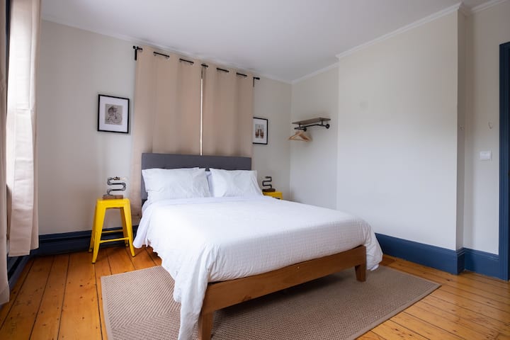 🌈  Clean & Stylish Bedroom On The East Side - Providence, RI