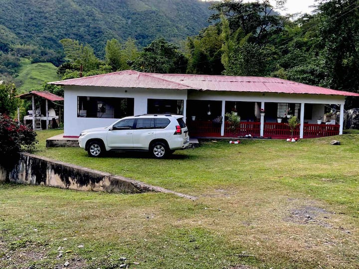 Hacienda Tierra Caliente Pacho A Dos Horas Bogotá - El Peñón