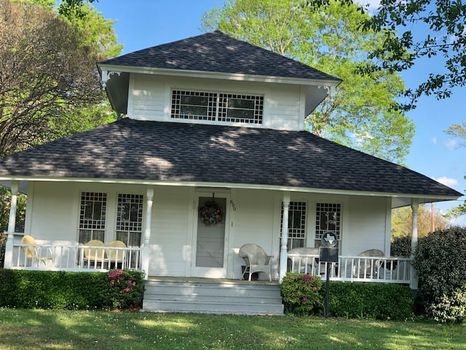 Charming 100-yr. Old Bungalow - Henderson