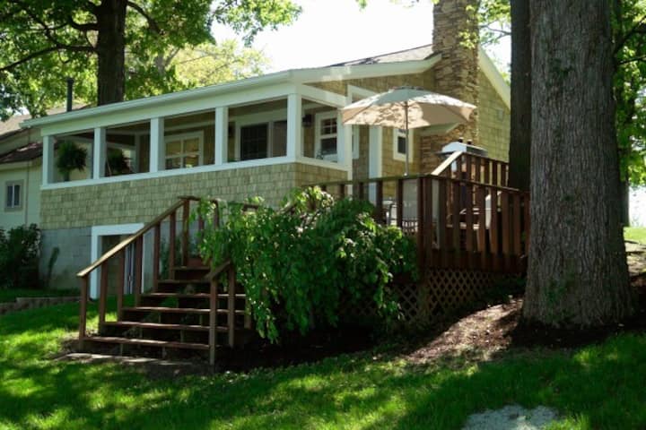 Indian Lake Treehouse Waterfront Cottage - Lakeview, OH