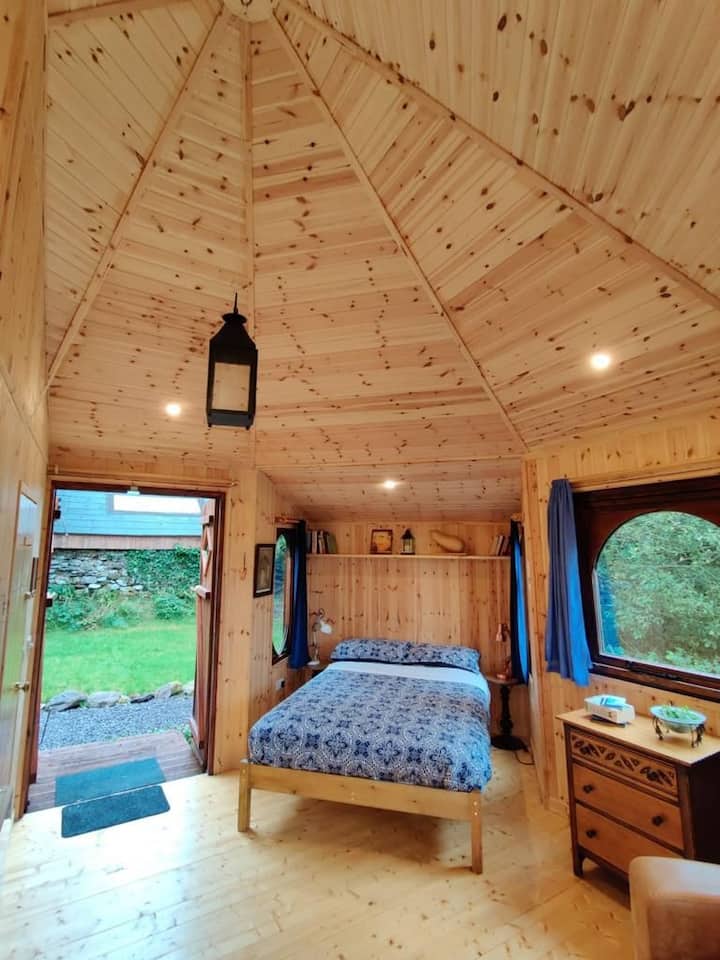 Delightful One Bedroomed Rural, Riverside Retreat - Bantry