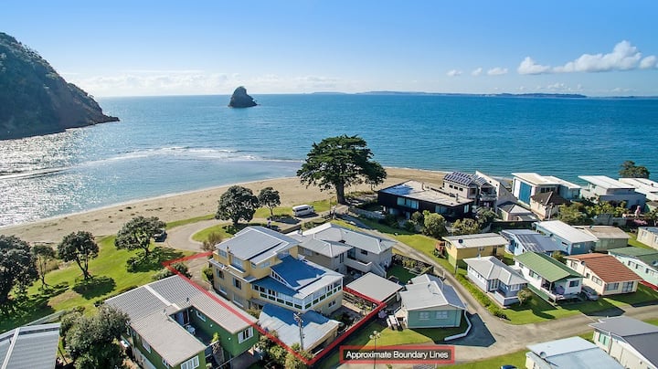 Absolute Beachfront Holiday House - Puhoi