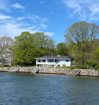 Looking for a vacation rental in Fishers Island, NY? Try cozycozy