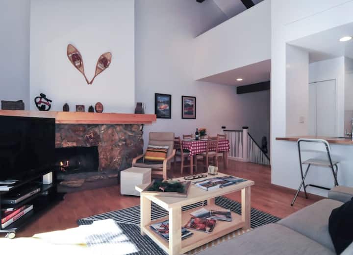 Sleek, Cozy Retreat With Fireplace In Tahoe City - タホー湖