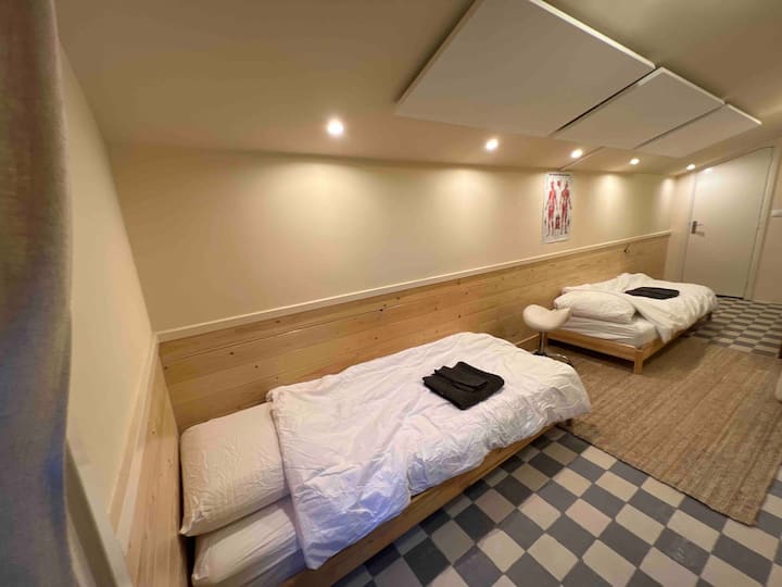 Large Bedroom With Twinsize Bed - Leusden