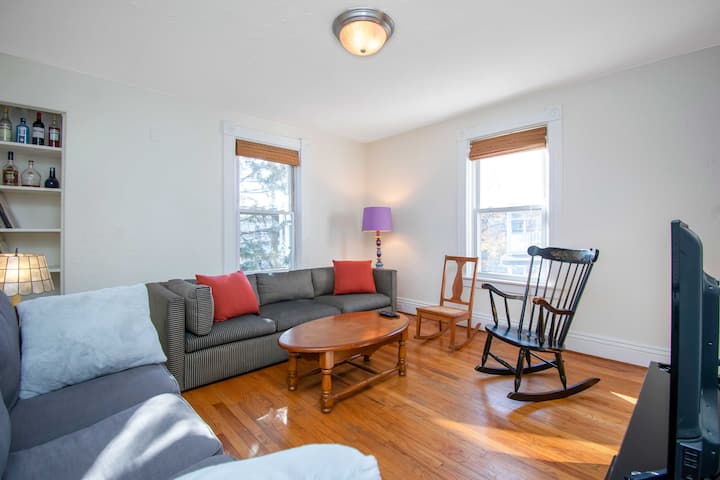 Light-bathed 3br W Porch In Best Downtown Location - Southampton, MA
