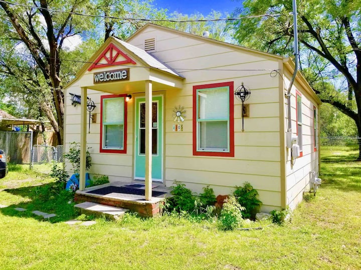 Entire Little House With Vintage Airplane Theme - Wichita