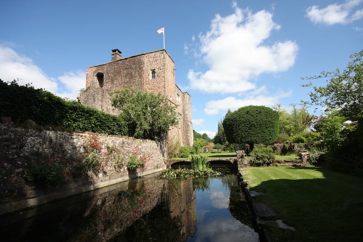 A Unique Historic Castle - Somerset, UK