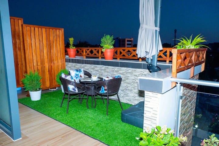 The Lavish Suite With Sunset View @Arikays Homes - Dar es Salaam