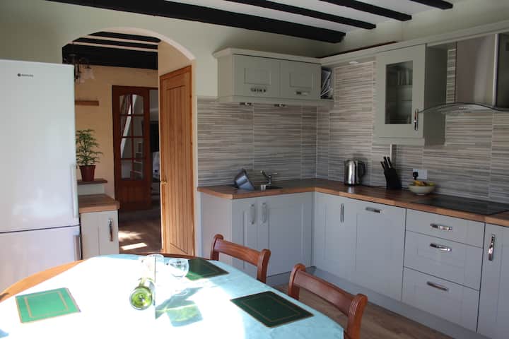 Plough Cottage, Modern With Character - Pembrokeshire
