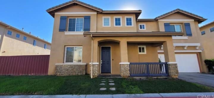 3br W/loft Or 4br Home Away From Home - リバーサイド, CA