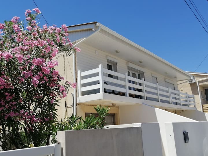 New Chalet, Shops And Sea On Foot, Gruissan Beach - Gruissan
