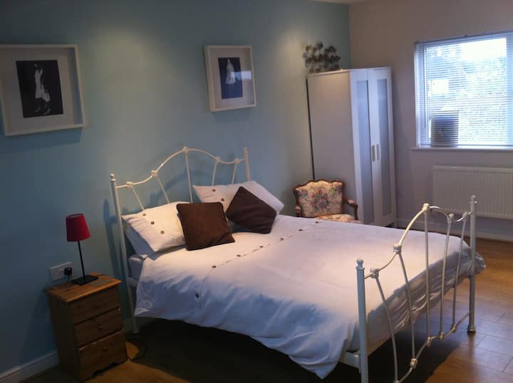 Lovely Ensuite Double, Parking - Cardiff