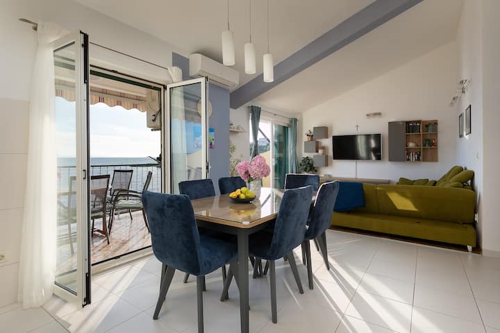 Bright And Charming Flat By A Beautiful Beach - Igrane