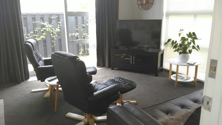 Luxury 1 Bedroom Apartment - City/country Living. - Pukekohe Hill