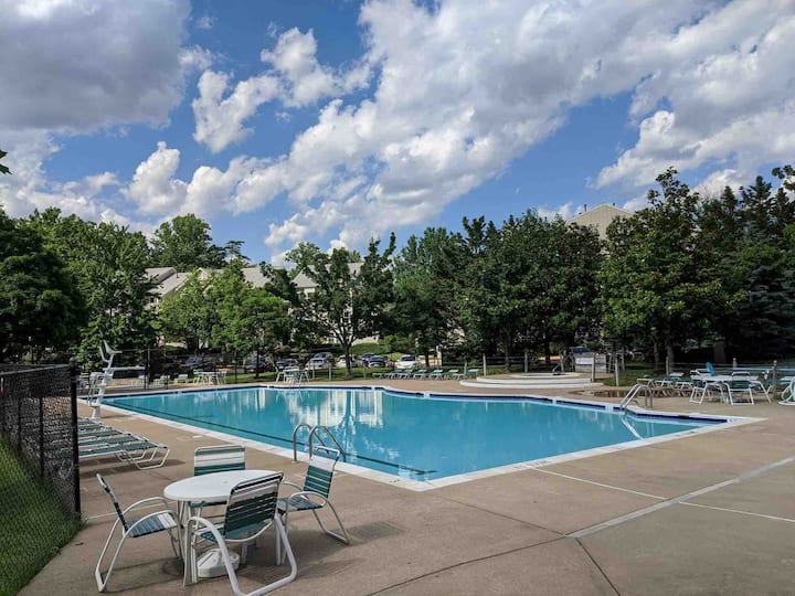 Lovely 2-bedroom Condo With Pool And Gym - Fairfax