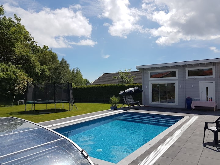 Cabin With Outdoor Kitchen And Pool In Helsingborg - ヘルシングボリ