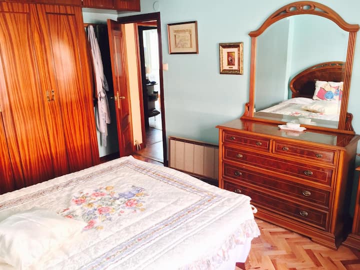 Double Private Room, Lock, Quiet Students Flat - Valladolid